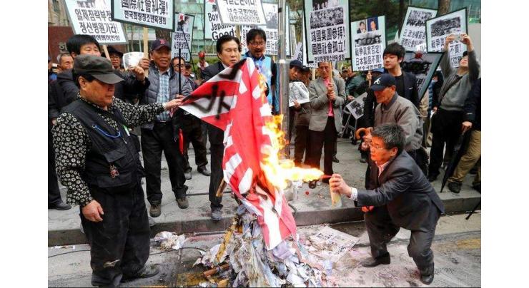 S.Korean Students Burn Japanese Imperial Flag to Protest Territorial Dispute - Reports