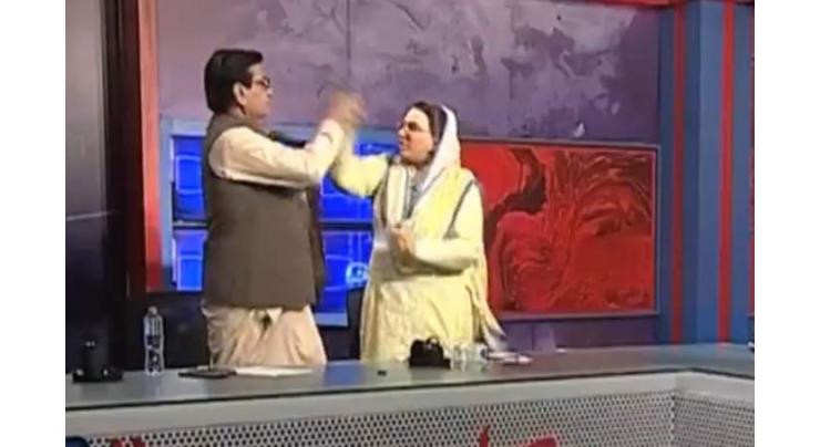 Twitter reacts as #FirdousAshiqAwan's clip of slapping Mandokhels goes viral