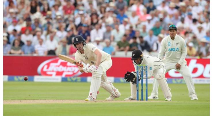 England bat against New Zealand in second Test as Anderson sets record
