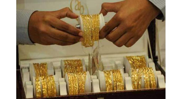 Gold prices decrease Rs 900 to Rs 110,200 tola
