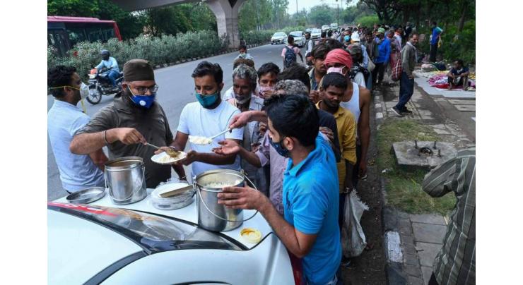 People Line Up to Receive Free Food at New Delhi Centers for Poor Because of COVID-19