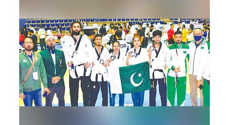 Pakistani Taekwondos get silver medals at Asian Championship