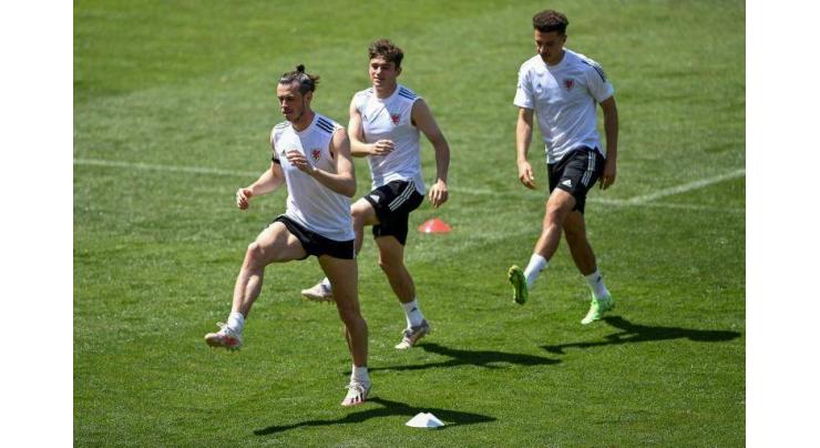 Bale hopes 'hostile' Baku crowd can fire up Wales

