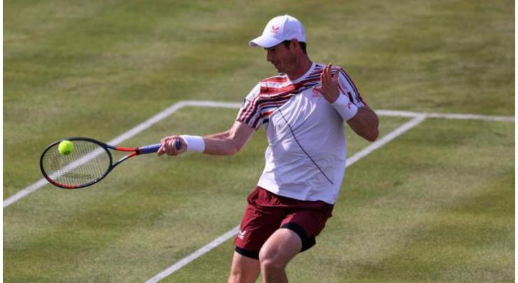 Murray eases through on comeback at Queen's
