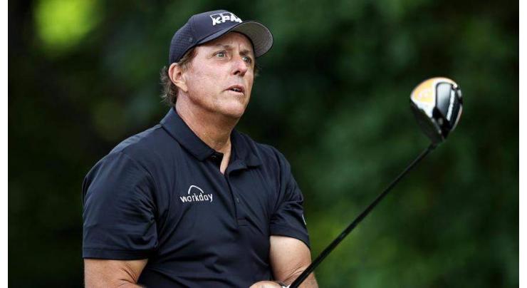 Mickelson stumbles early at US Open while Wolff pounces
