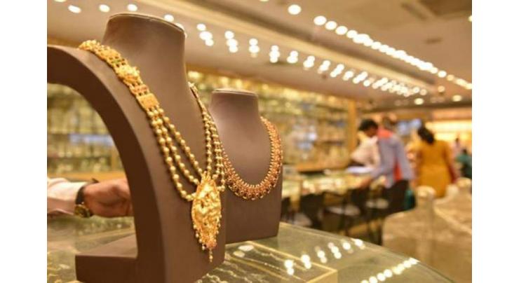 Gold prices decrease Rs 1000 traded at Rs107,300 tola
