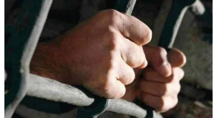 Six outlaws arrested in sargodha
