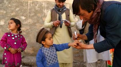 مقتل أربعة من العاملین فی التطعیم ضد شلل الأطفال ثر ھجوم مسلح فی أفغانستان