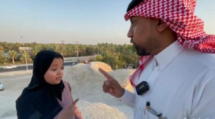 شاھد : طفلة سعودیة تتکلم باللغة الھندیة