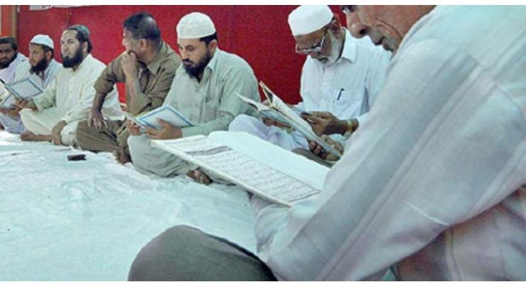 Senator Aziz holds Qur'aan Khwani for eternal peace of Dilip Kumar
