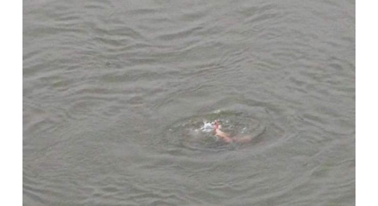 Youth drowns in canal

