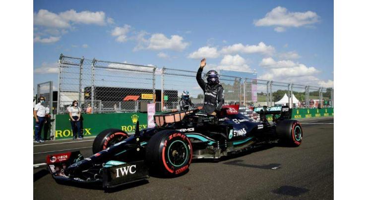 Hamilton defies boos to take Hungarian pole with 100th win in sight
