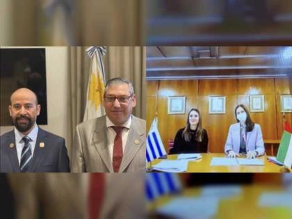 سفير الدولة غير المقيم لدى الأوروغواي الشرقية يقدم نسخة من أوراق اعتماده