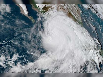 إعصار &quot;نورا&quot; يصل الساحل الغربي للمكسيك وتحذيرات من سيول جارفة