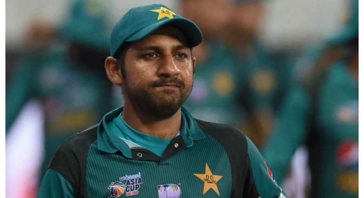 Local boys asks Sarfraz Ahmed to start cricket series in his residential area
