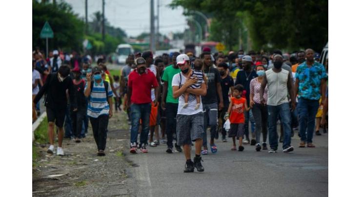 More Than 10,000 Illegal Migrants Kept Under Bridge on Texas-Mexico Border - Reports