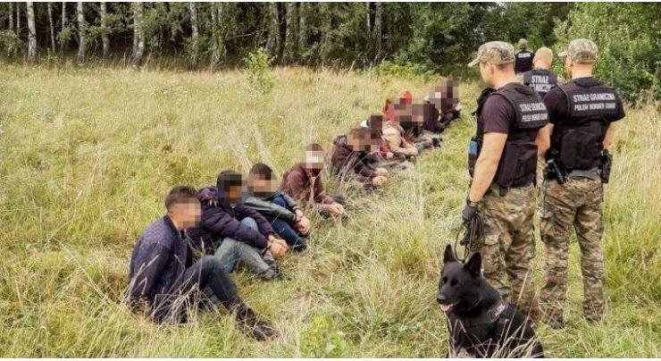 Belarusian Border Guards Find Unconscious, Beaten Migrant on Polish Border
