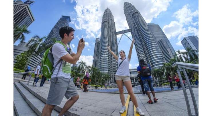 Malaysia's tourism receipts plunge 71.2 pct to 12.51 bln USD
