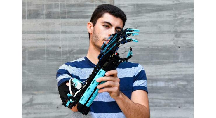 'Hand Solo': the one-armed boy who built a Lego prosthesis
