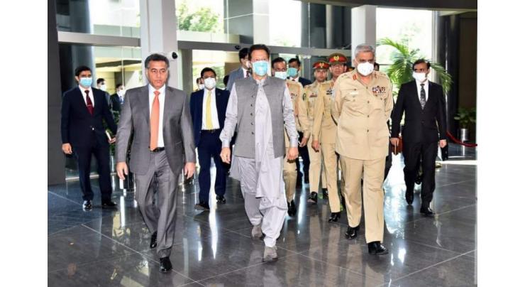 Prime Minister visits ISI Secretariat; briefed on national security matters, regional dynamics
