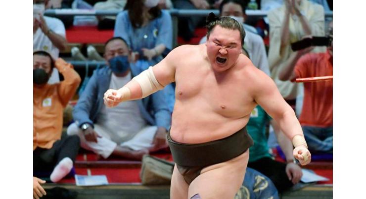 Retiring sumo great Hakuho bids emotional farewell
