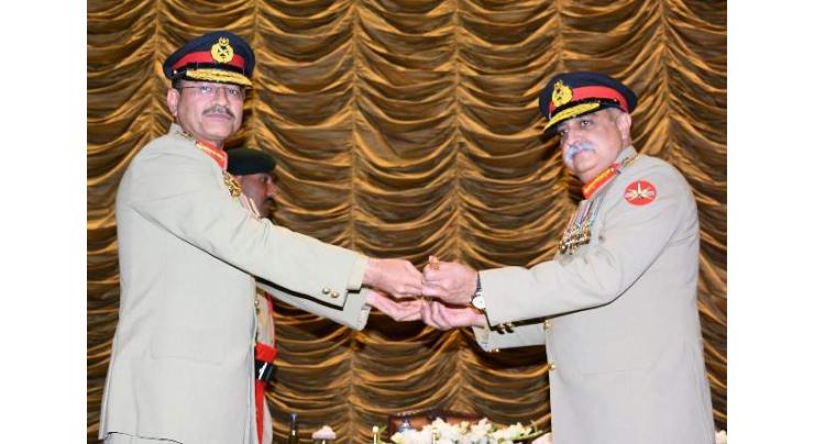 General Asim hands over command of Gujranwala corps to General Aamer
