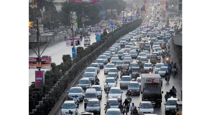 Massive traffic jam becomes nuisance for commuters
