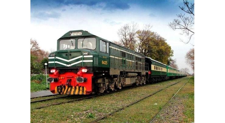 Citizens demand facilities, restoration of stop for Chiltan Express, Railways Station
