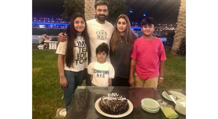 Mohammad Hafeez thanks Sania Mirza for birthday cake on his wife's birthday