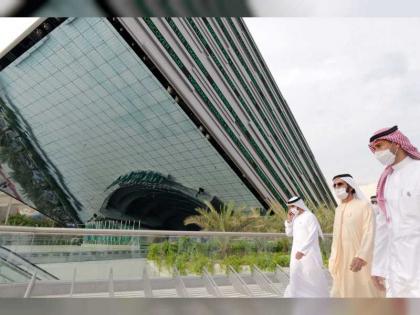محمد بن راشد يزور جناحي السعودية وسلطنة عمان في إكسبو 2020 دبي