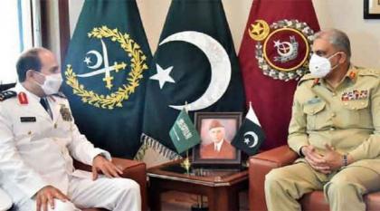 رئیس أرکان الجیش الباکستاني یستقبل قائد القوات البحرية الملكية السعودية