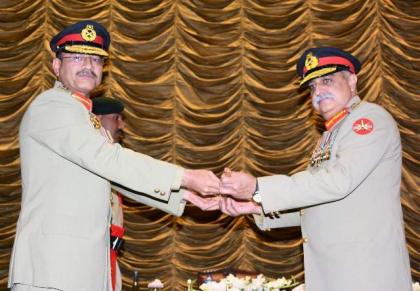 General Asim hands over command of Gujranwala corps to General Aamer

