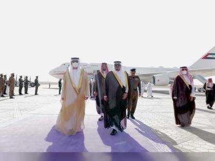 مكتوم بن محمد يصل الرياض للمشاركة في قمة الشرق الأوسط الأخضر