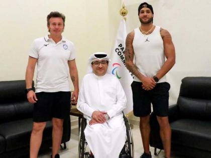 أسرع رجل في العالم يتدرب بمضمار نادي دبي لأصحاب الهمم