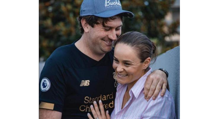 World number one Barty caps year by getting engaged
