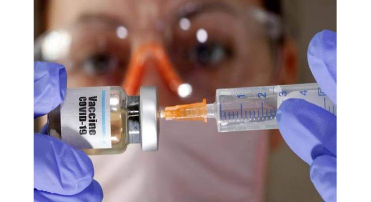 UK scientist backs vaccines against Omicron
