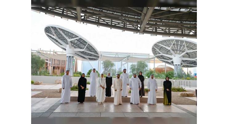 Mohammed bin Rashid meets with Dubai Media Council members on sidelines of Arab Journalism Award ceremony