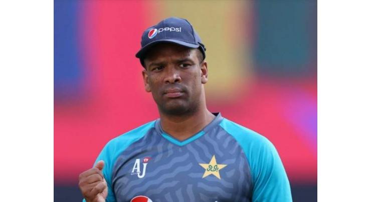 Pakistan’s bowling consultant Philander to fly back to South Africa