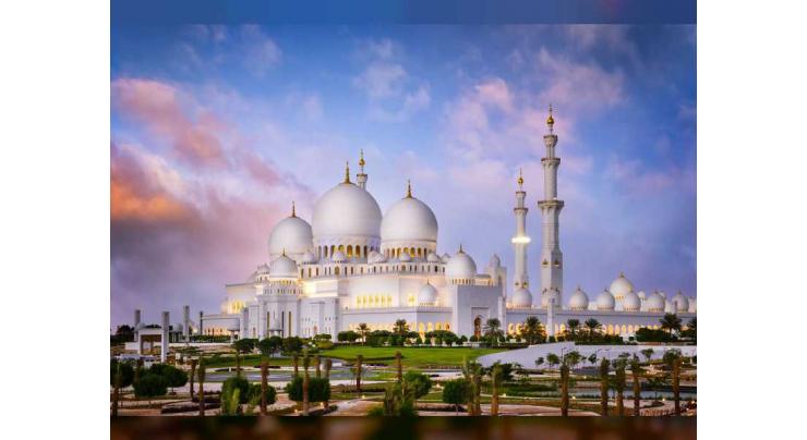Sheikh Zayed Grand Mosque Centre continues receiving visitors of ‘Artistic Characteristics– Elegant Calligraphy and Inspiring Features’ Exhibition