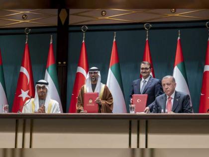 محمد بن زايد والرئيس التركي يشهدان توقيع اتفاقيات ومذكرات تفاهم بين البلدين