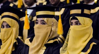شاھد : أول تخرج جامعي للطلاب و الطالبات بعد تشکیل حکومة جدیدة فی أفغانستان