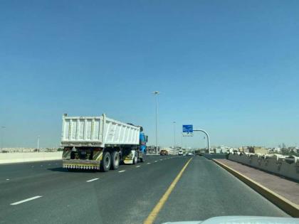 منع حركة الشاحنات وحافلات نقل العمال بجزيرة أبوظبي في يوم الشهيد وعيد الاتحاد الخمسين