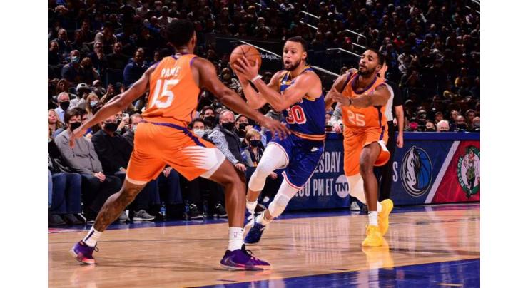 Curry on fire as Warriors cool red-hot Suns, Clippers trip Lakers
