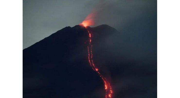 Thousands flee as Indonesia's Mount Semeru erupts
