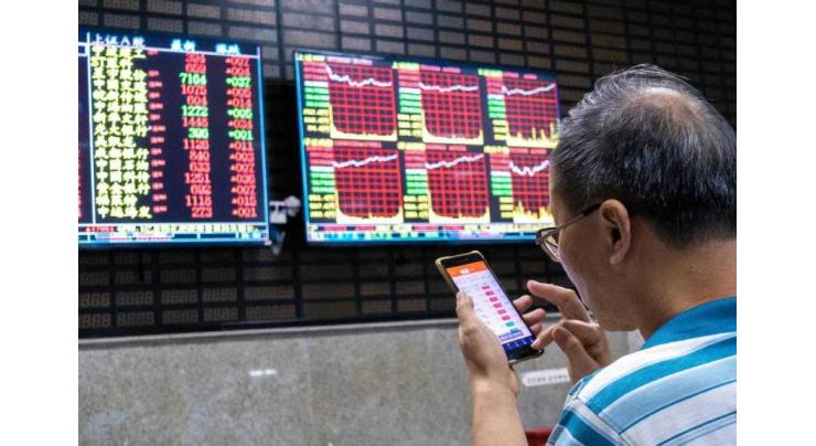 Chinese shares close lower Monday
