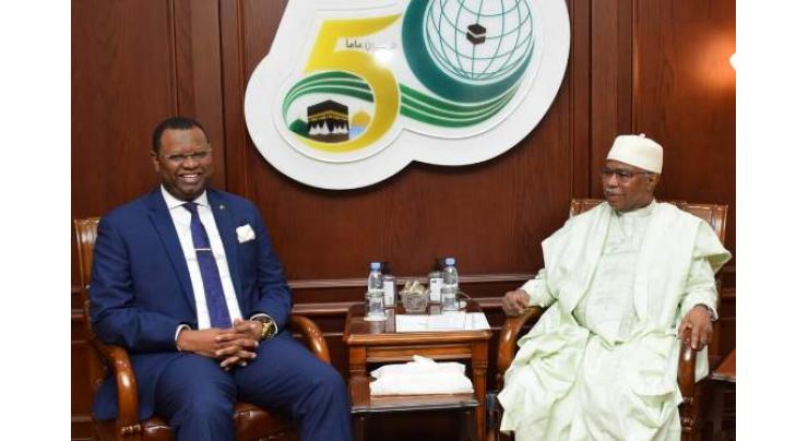 OIC Secretary-General Receives the Consul-General of the Gabonese Republic in Jeddah