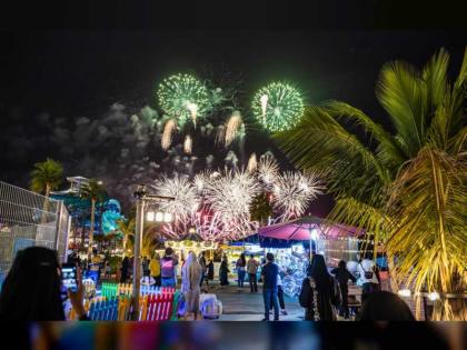 دبي تقدم مجموعة من عروض الألعاب النارية والإسقاط الضوئي إحتفالا بعيد الإتحاد الـ 50