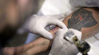 Brazil football club gives fans free tattoos
