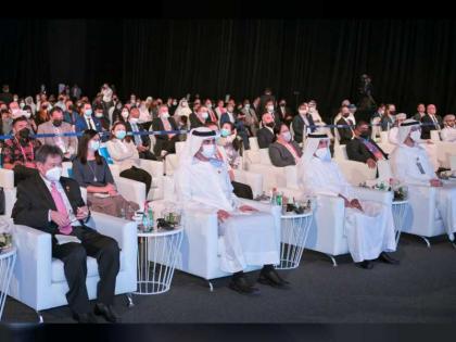 مكتوم بن محمد يشهد جانباً من فعاليات الدورة الأولى من المنتدى العالمي للأعمال لدول الآسيان