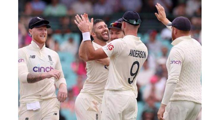 England fight back in rain-hit 4th Ashes Test
